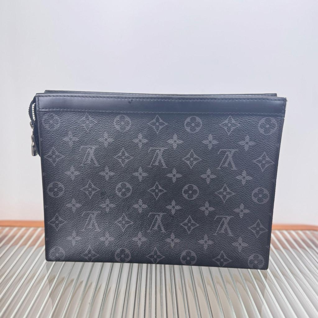 [Б/У] Louis Vuitton Pochette Voyage MM 'Черный холст Monogram Eclipse' - Очень хорошее состояние #1DX6VJ6