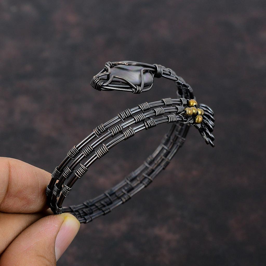 Черный перламутровый браслет, манжета из медной проволоки, регулируемый браслет из драгоценного камня высшего качества, браслет ручной работы для подарка, ювелирные изделия из медной проволоки