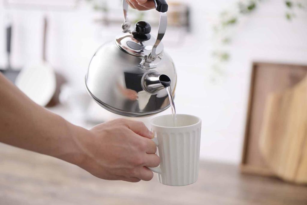 Yoshikawa Made In Induction and Gas Small SJ3555 Kettle, Japan, Compatible, 1.5L, Easy-Pour, Kettle,