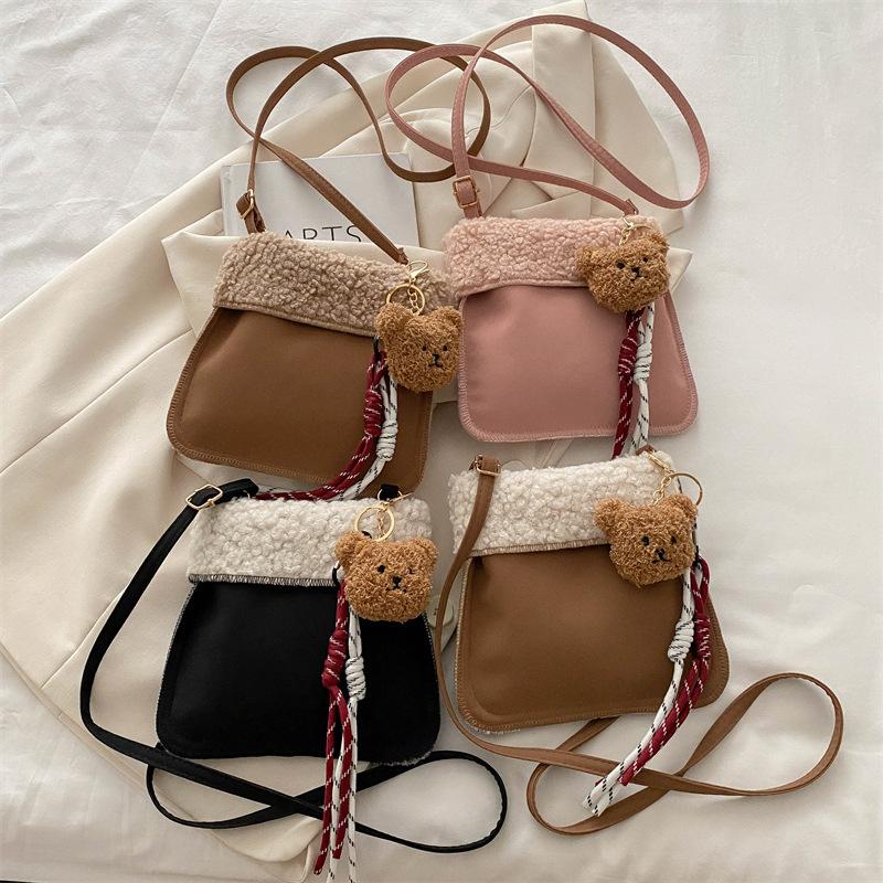 New Autumn Simple and Beautiful Faux Fur Lamb Wool Pocket Fashion Messenger Shoulder Bag for Women