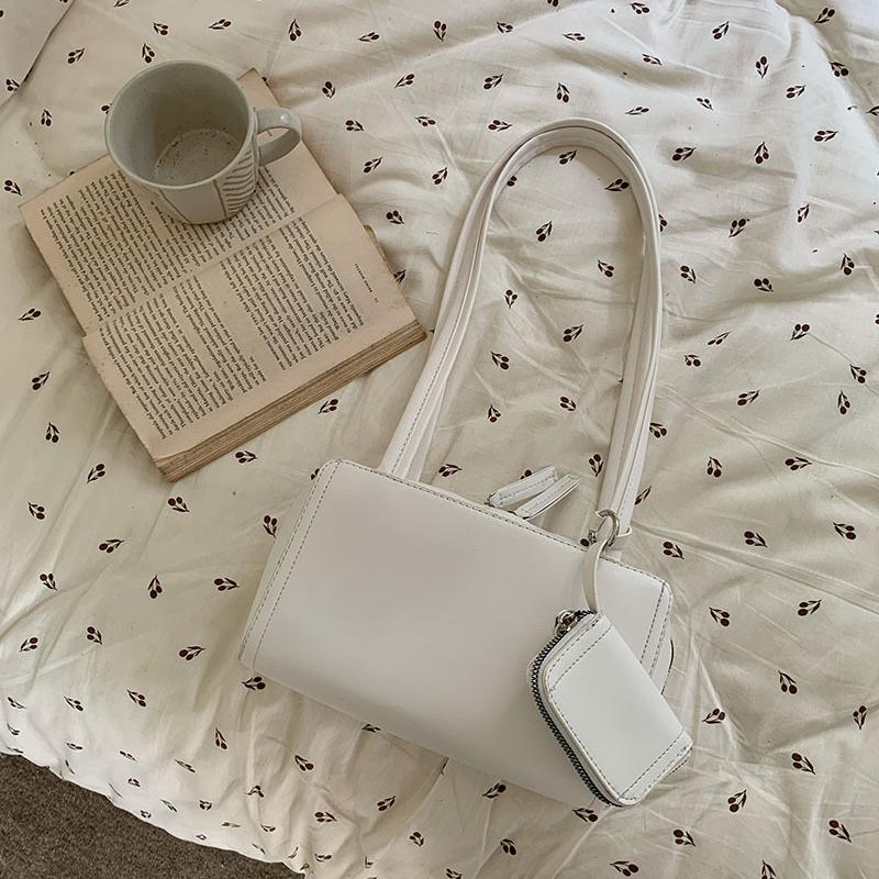 Vintage Leather Shoulder Bags For Women Simple Female White Handbags With Earphone Bag Design Ladies Black Underarm Bags