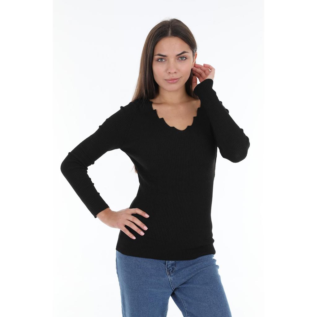 Трикотажная блузка стандартного размера с воротником-лестницей