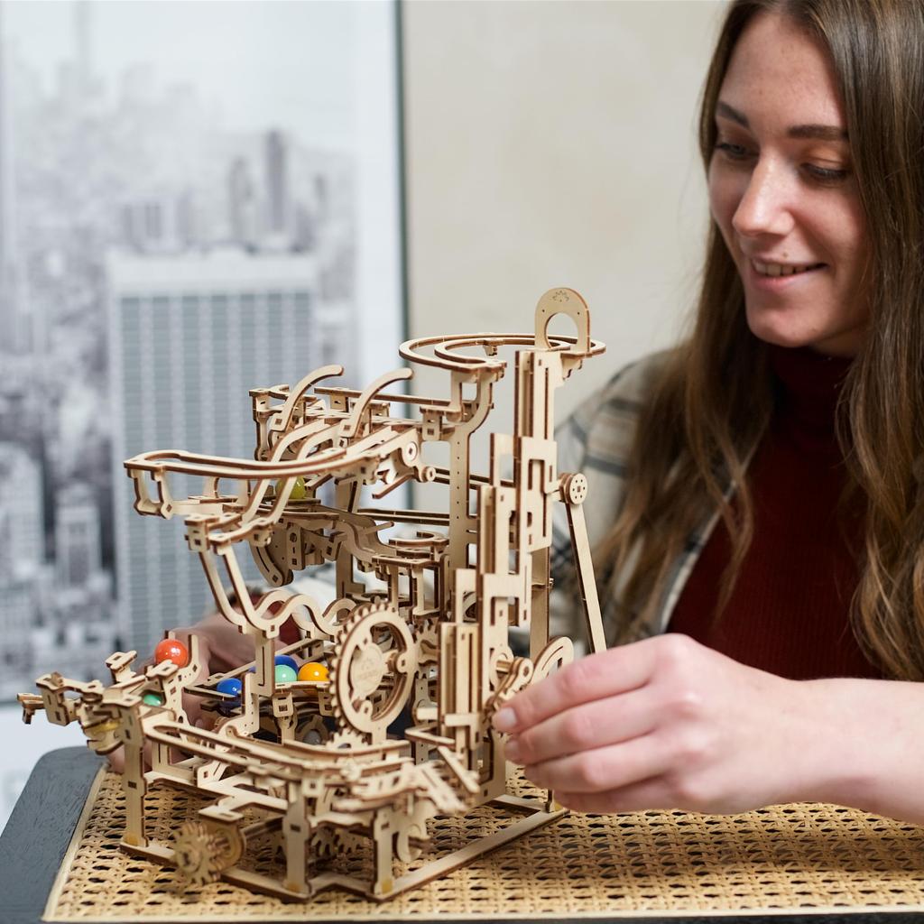 UGEARS Трехъярусный подъемник Marble Run 3D деревянная головоломка для взрослых 3D гравитационный лабиринт Механический 3D-модель kit 3D деревянная модель kit Образовательная модель Сделай сам - - -