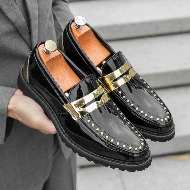 Fashion Rivets Patent Leather Loafers Slip-On Dress Shoes Fashion Business Wedding Leather Shoe Men Party Casual 2025 White Derby Shoes