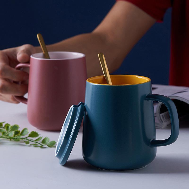 Контрастная скандинавская керамическая кружка креативная с крышкой и ложкой чашка для воды подарочная коробка простая кофейная кружка большой емкости