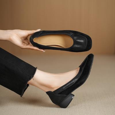 Универсальные супермягкие овчинные туфли на толстом каблуке для бабушки женские 2025 новые кожаные на низком каблуке с мелким вырезом в стиле пэчворк с квадратным носком и шапочкой осенние