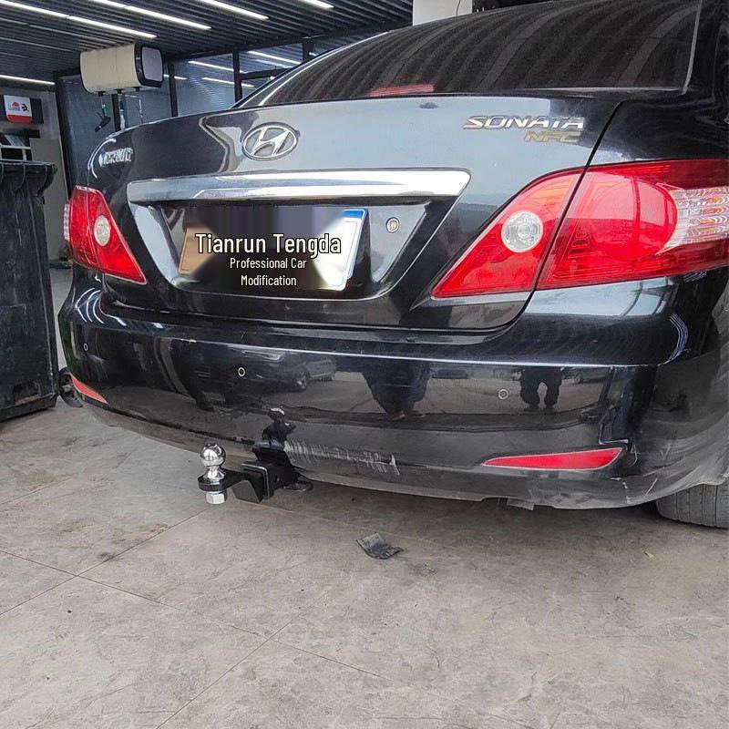 "Modern Trailer Hitch for Off-road Modification: Tow Bar, Rear Bumper, Rogue Hook for RV & Yacht".