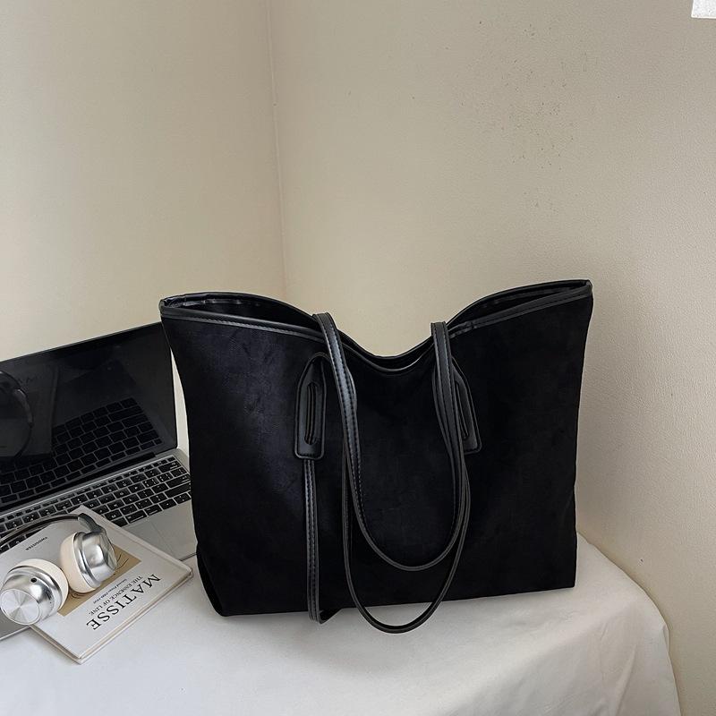 Женская сумка-тоут большой вместимости 2025 новая осенне-зимняя универсальная матовая ретро сумка на плечо замшевая рабочая сумка для поездок