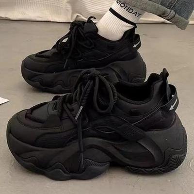 Модные кроссовки на высокой платформе женские кожаные кроссовки папы женские черные массивные кроссовки обувь на толстой подошве 2025 модная обувь для увеличения роста