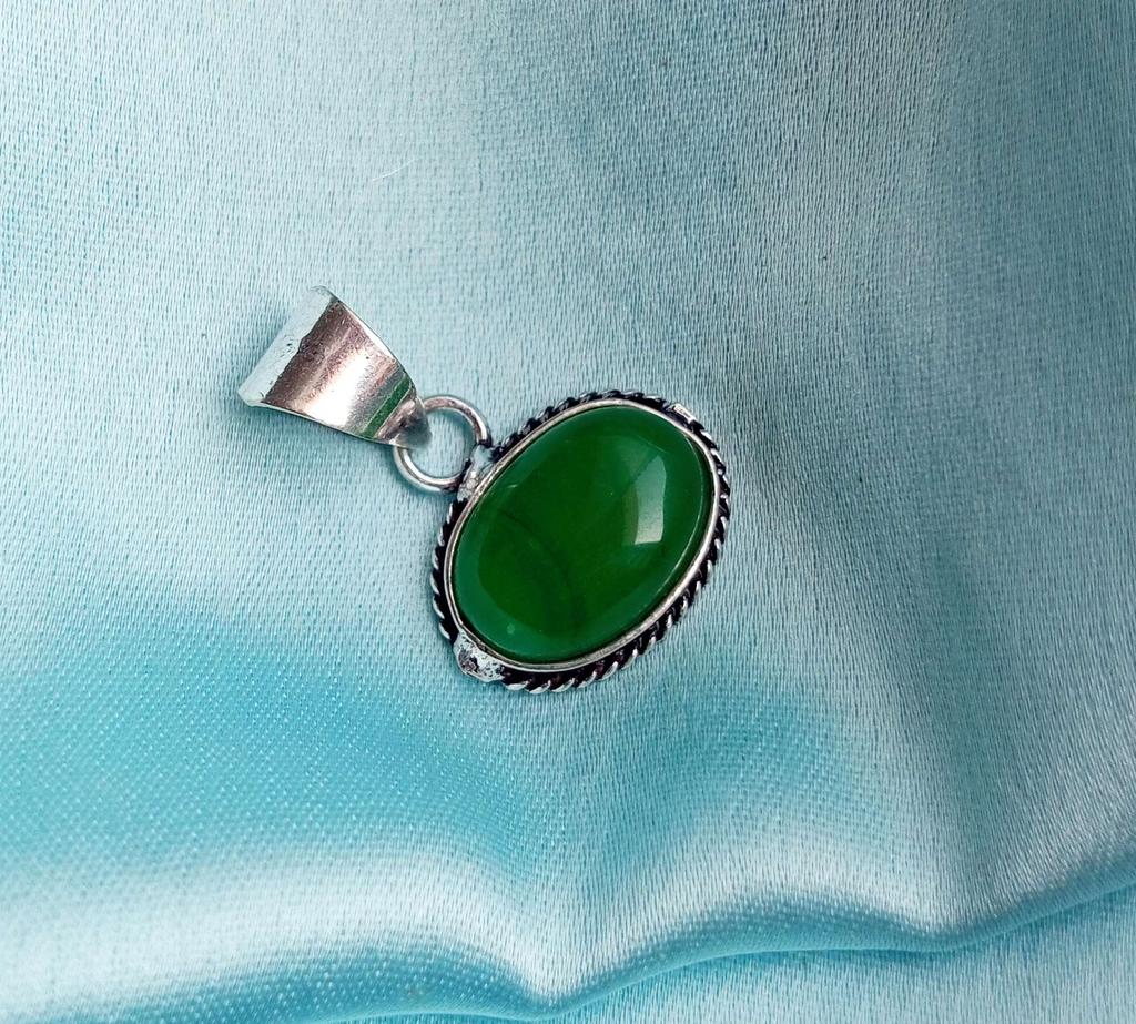 Green Onyx Gemstone 925 Sterling Silver Plated Oval Pendant Jewelry NST-J2H13578