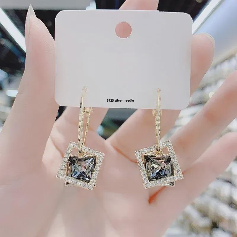 Серьги-квадраты с кристаллами в корейском стиле 2024: Модные застежки-пряжки для ушей с бриллиантами для круглых лиц