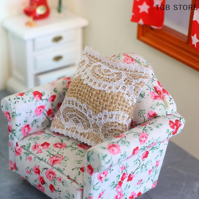 2Pcs 1/12 Mini Lace Pillow Sofa Cushion Living Room Decoration Dollhouse Simulation Decor Accessories
