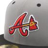 Кепка NEW ERA 59FIFTY Atlanta Braves с боковым патчем, двухцветная, цвет Storm Grey/Black, эксклюзив ONSPOTZ, с козырьком, fitted, размер 7 3/8