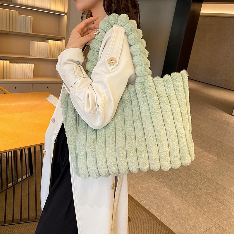 Плюшевая сумка женская 2025 осень и зима новая модная простая сумка через плечо портативная большой вместимости сумка-тоут Мао Мао