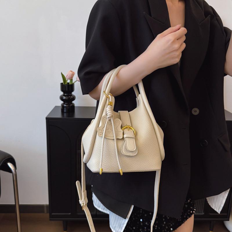 IELGY Ladies Joker commuter texture slung child mother portable.