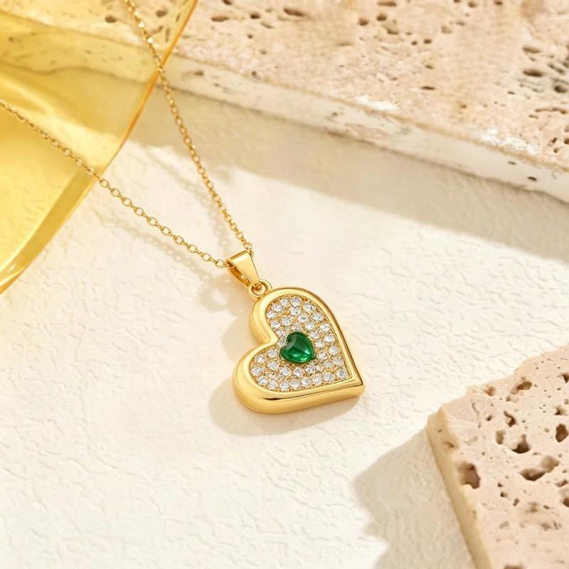 A stainless steel heart-shaped artificial rhinestone pendant necklace, simple, unique, niche, elegant, fashionable, versatile, suitable for women and