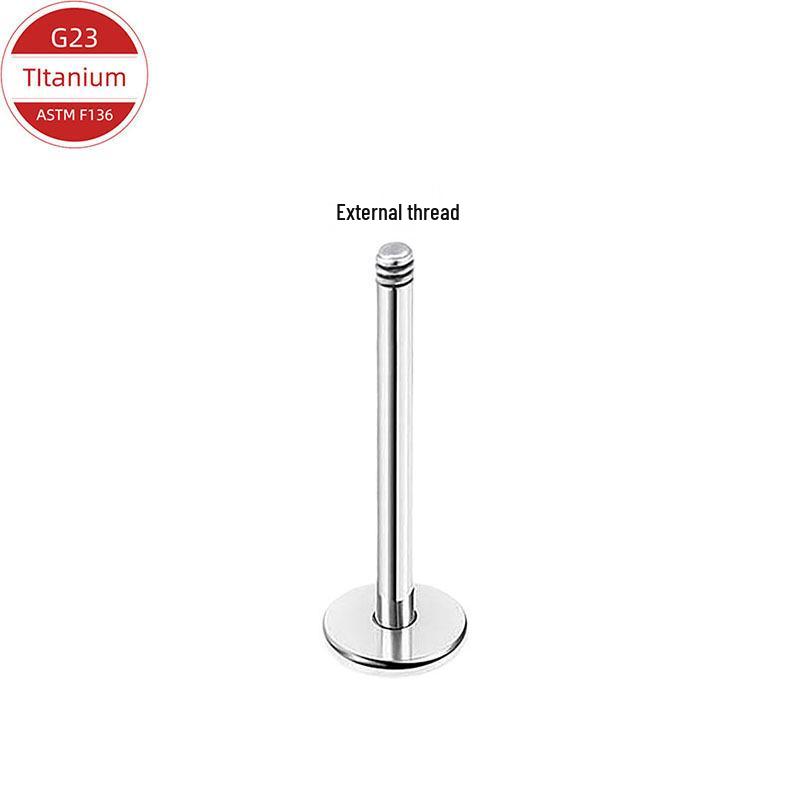 Серьга-гвоздик из титанового сплава F136 с зеркальной полировкой, внутренней резьбой, защелкой и плоской застежкой, для хряща уха или губы.