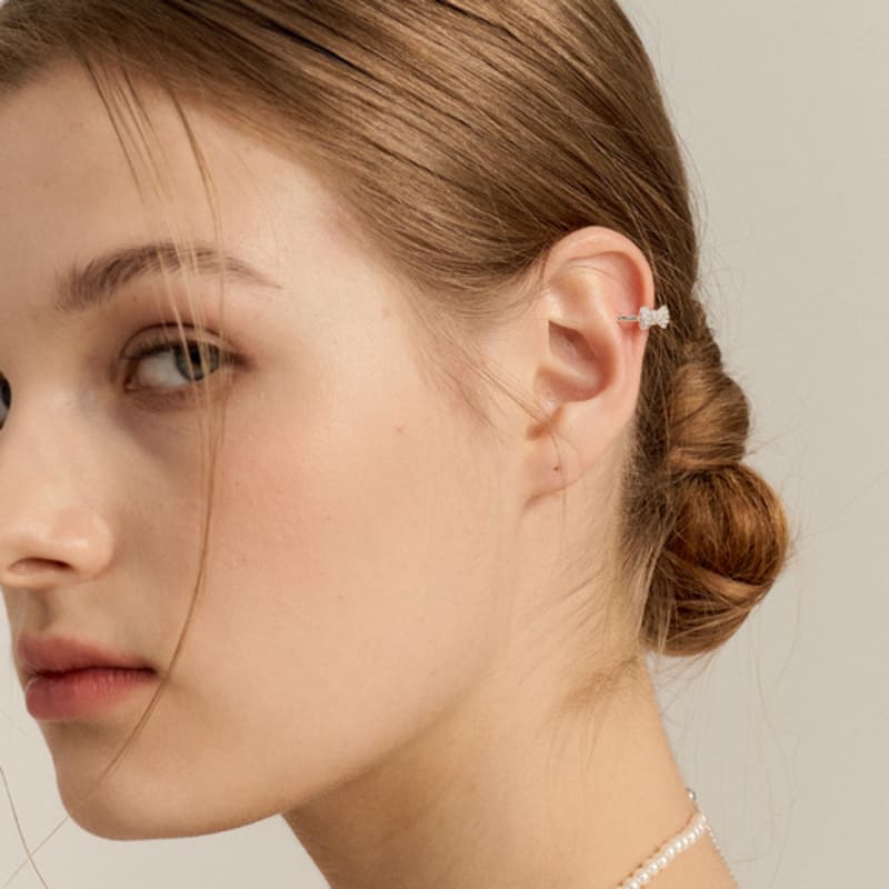 UNI.J [Ie379]Crystal Petit Silver Earcuff
