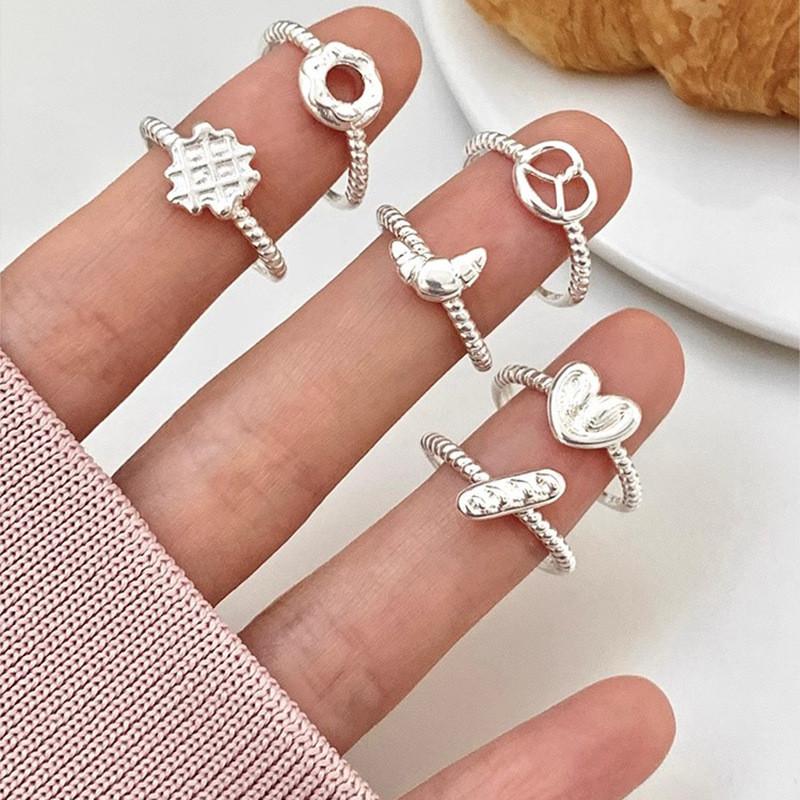 Chic And Unique Korean Style Open Ring For Women With Adjustable Design And Fashionable Heart Shaped Features
