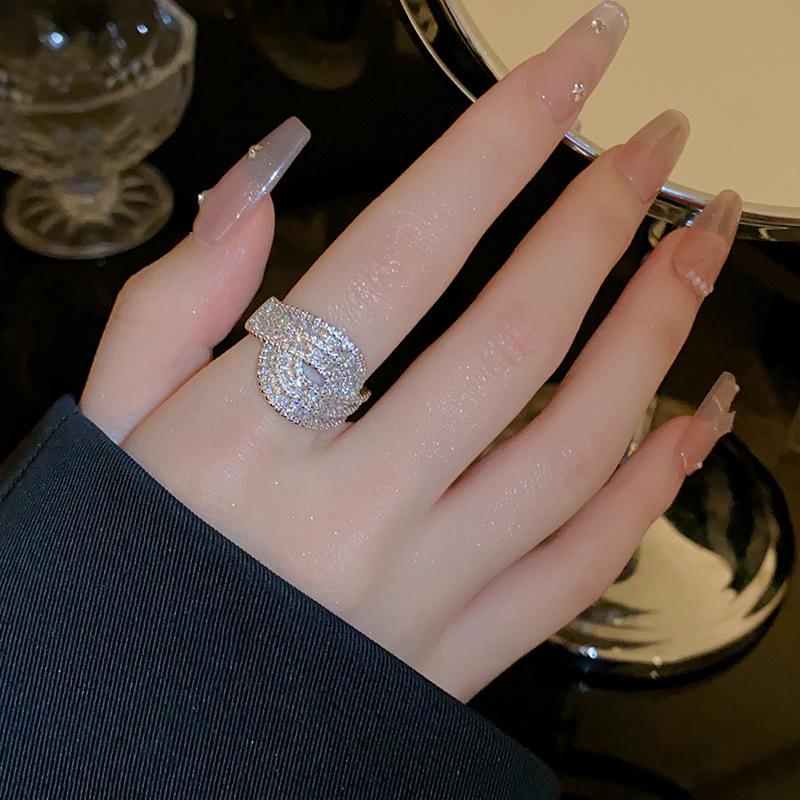 Любовь zir*****пен кольцо-подсветка роскошный темперамент высокое чувство кольцо на указательный палец нишевый дизайн кольцо женщина