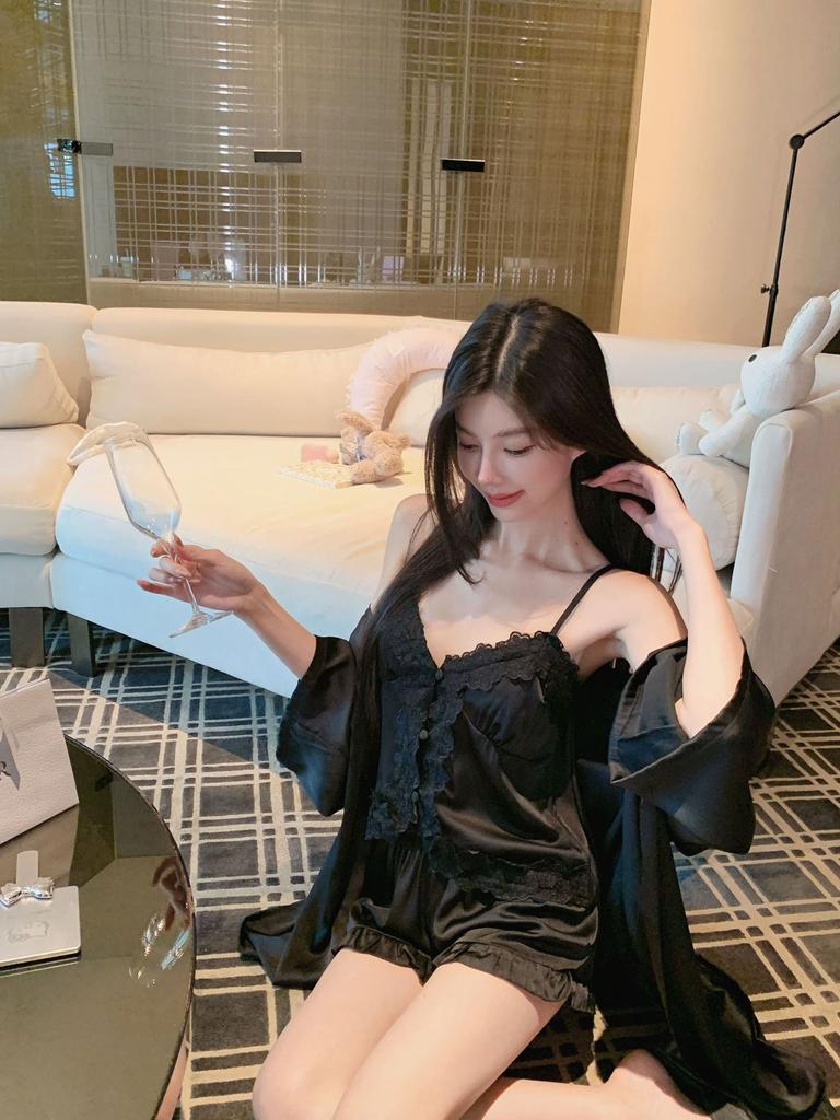 Ice and snow silk pajamas spring new pure desire French lace suspenders shorts with chest pads three-piece loungewear
