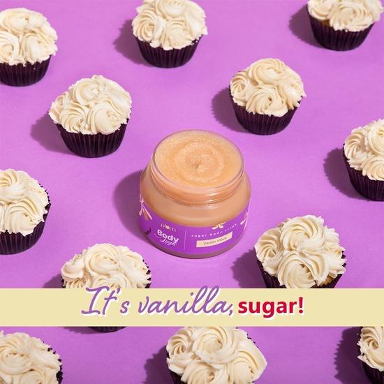 Plum Сахарный скраб для тела BodyLovin' Vanilla Vibes | Идеальный зимний скраб для тела | Масло бразильского ореха | Осветление кожи | Глубокое увлажнение | 100% веганский продукт