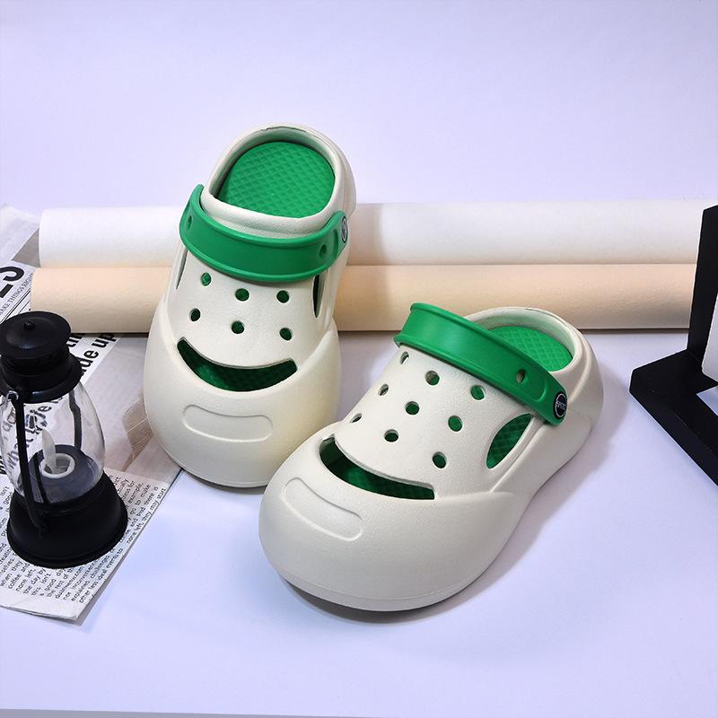 Детские дырчатые туфли, мужские тапочки, летняя пляжная обувь, нескользящие, с закрытым носком, для мальчиков, для детей среднего возраста, детские крутые тапочки, для улицы