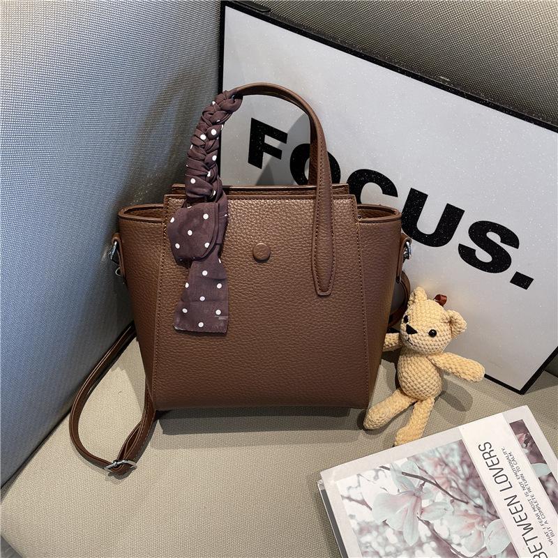 Ретро сумка женская большой вместимости 2025 новая осенне-зимняя повседневная сумка-мессенджер популярная в этом году портативная сумка-тоут