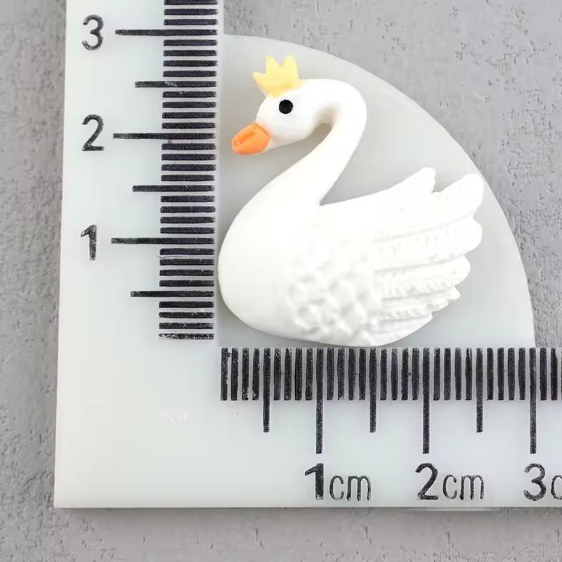 Cute Swan Pig Rabbit Design Matte Effect Simulation Animal Resin Cabochons Artifical Model for Souvenir Use