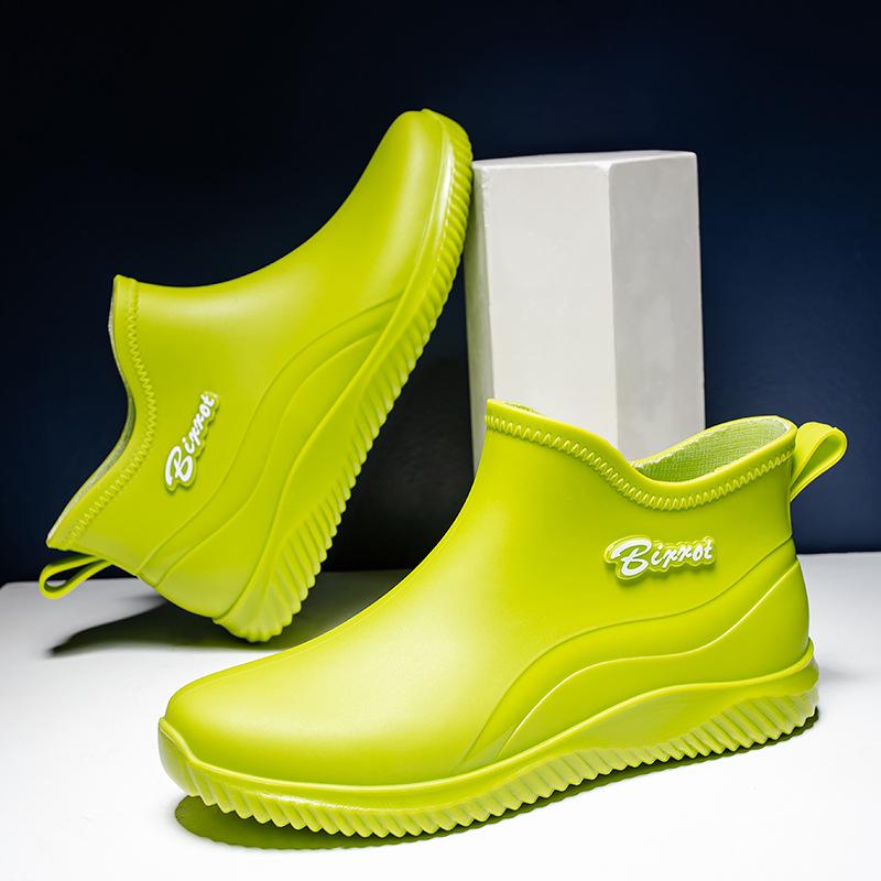 2025 Мужские водонепроницаемые низкие модные резиновые сапоги: Нескользящий и легкий для использования на улице и на кухне