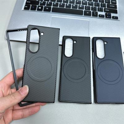 Магнитный ударопрочный чехол из углеродного волокна для Samsung Z Fold7/6