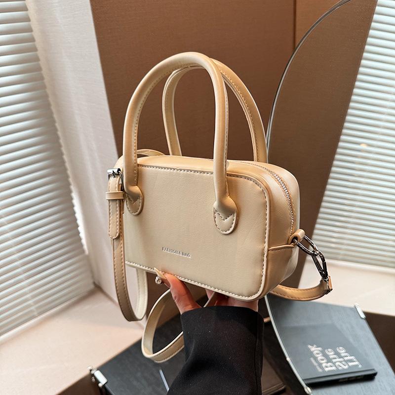 Маленькая квадратная французская сумка кроссбоди на плечо для женщин, простая и популярная сумка на плечо, новинка