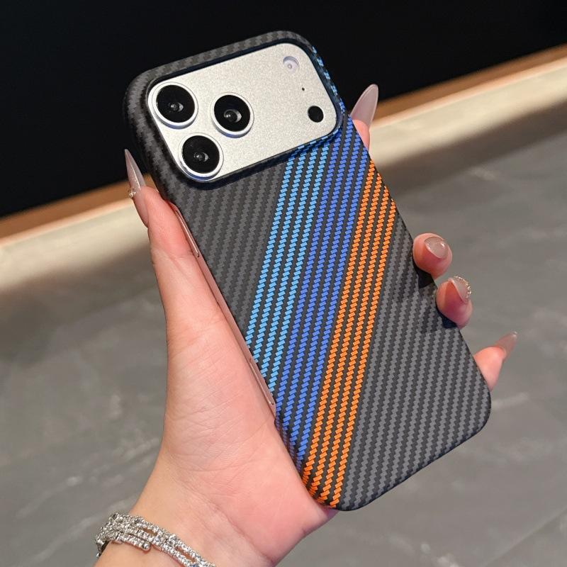 Ультратонкий чехол Kevlar для iPhone 17 с текстурой углеродного волокна, магнитной зарядкой и ударопрочной защитой для iPhone 16