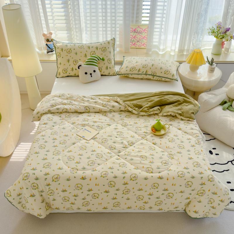 Mengge Yungan double-layer yarn antibacterial lace summer quilt core