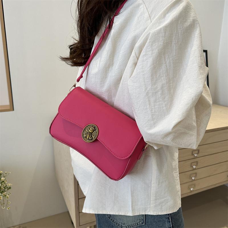 Простая и модная маленькая квадратная сумка, ретро-сумка большой вместимости на одно плечо с косым ремнем 2024 года, новая летняя сумка-ниша подмышкой