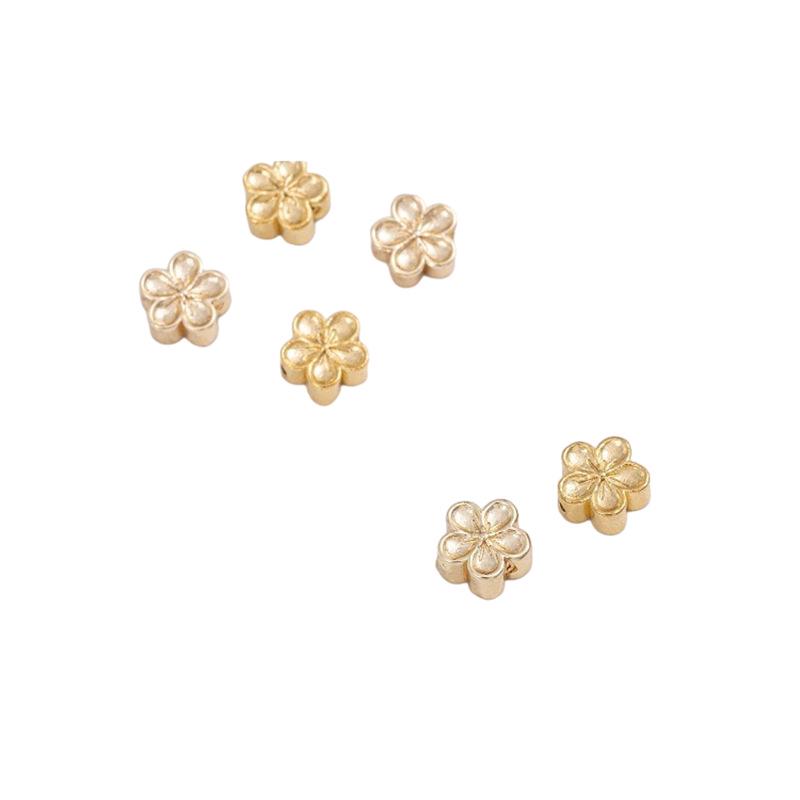 Проставки в виде цветков сливы из золота 14 карат для изготовления ювелирных изделий - Стойкое сохранение цвета, Мелкий цветочный бисер для самостоятельного изготовления браслетов и бэнглов.