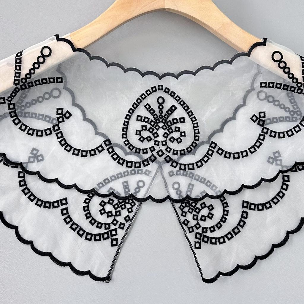 Eugen Yarn Retro Embroidery Fake Collar Versatile Collar Flower Clothing Hollow Decoration Small Shawl Lace Accessories