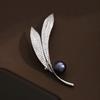 Leaf Pearl Brooch for Women, Versatile and Unique, Full Diamond Brooch with A Niche Design Sense