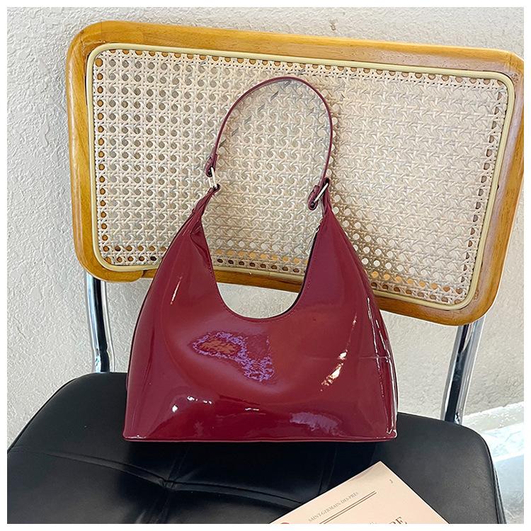 Retro Patent Leather Glossy Underarm Bag Women's Bag 2025 New Niche Design Versatile High-end Texture Commuter Handbag