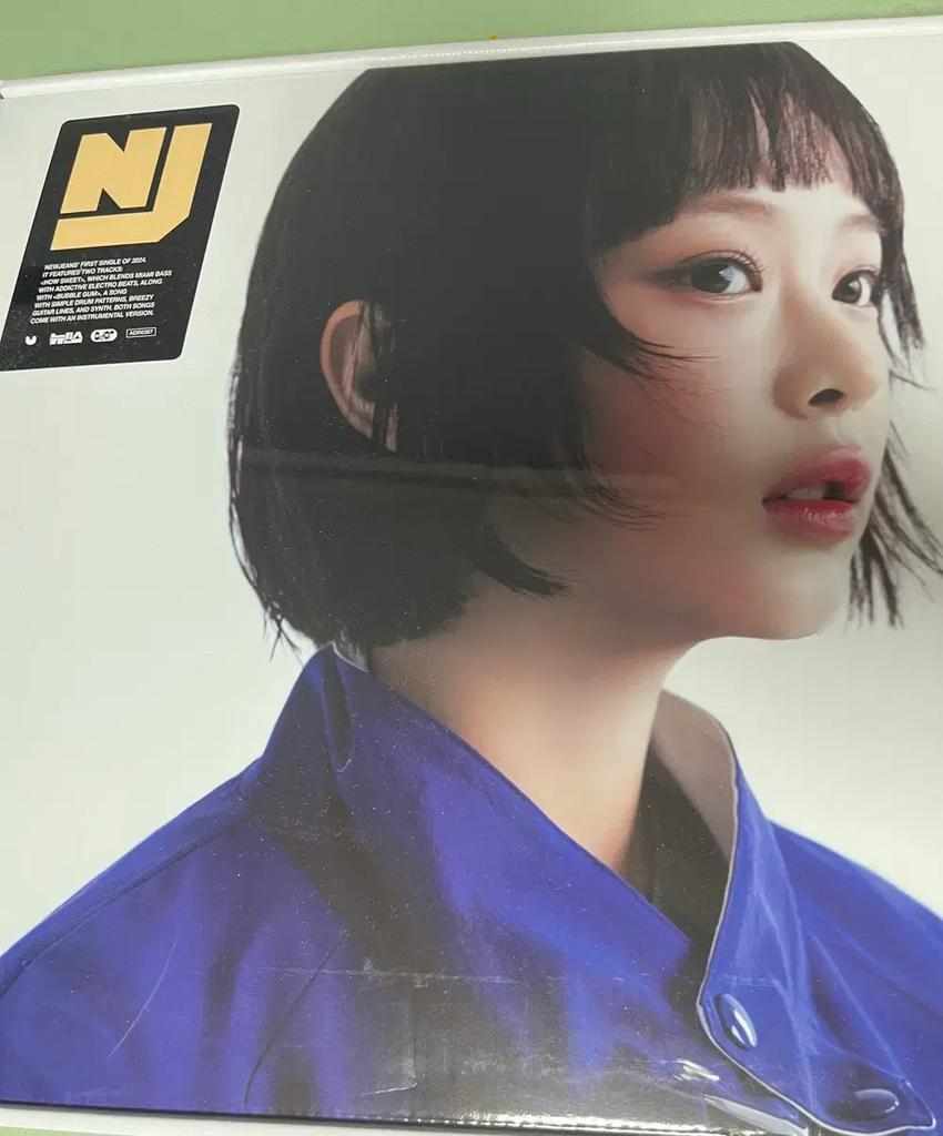NEW JEANS how sweet album unopened Hani version