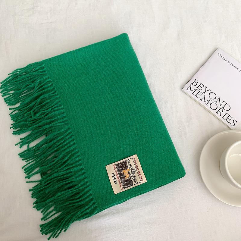 A Winter-specific, All-color, Multifunctional Scarf with A Soft Texture, Resembling The Feel of Cashmere, Providing Warmth and Protection.