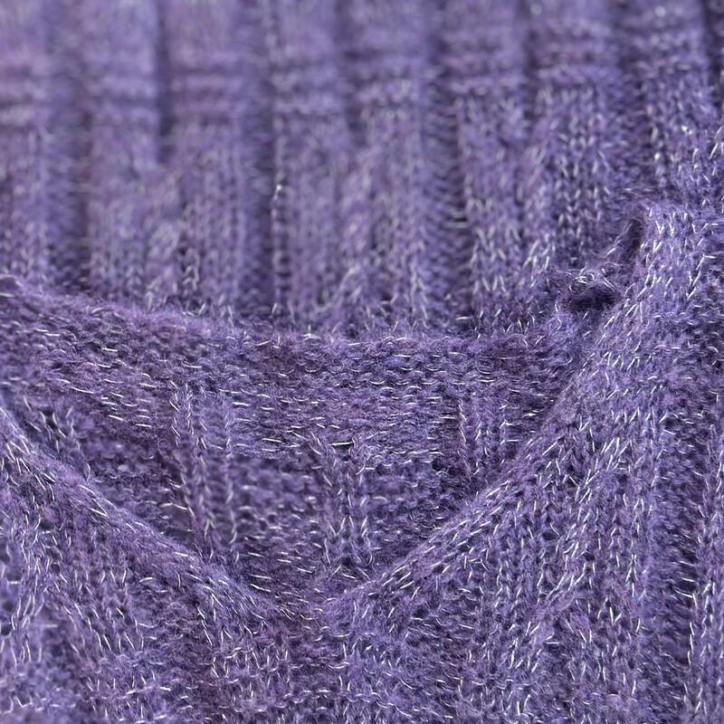 Женский свитер Мокана расслабленного кроя из мягкого трикотажа с V-образным вырезом