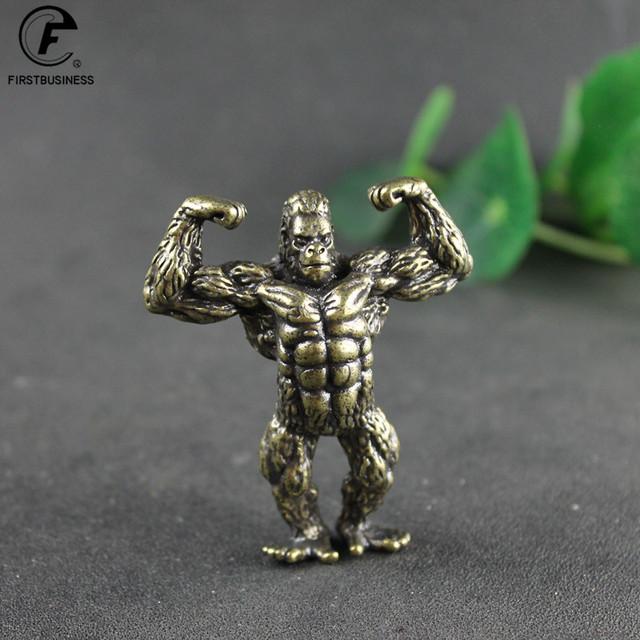 Тяжелая латунная фитнес-горилла, маленькая скульптура, украшение для крыльца для гостиной, фигурки животных орангутанов, настольные украшения, поделки