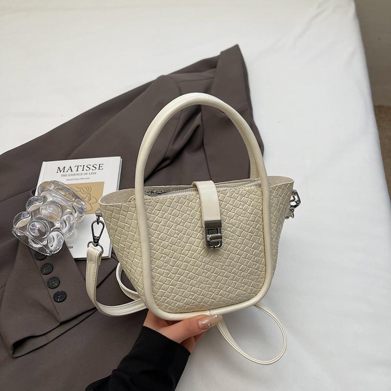 Niche Handbag Women's 2025 Summer New Korean Version Trend Bucket Bag Casual Simple Shoulder Messenger Women's Bag