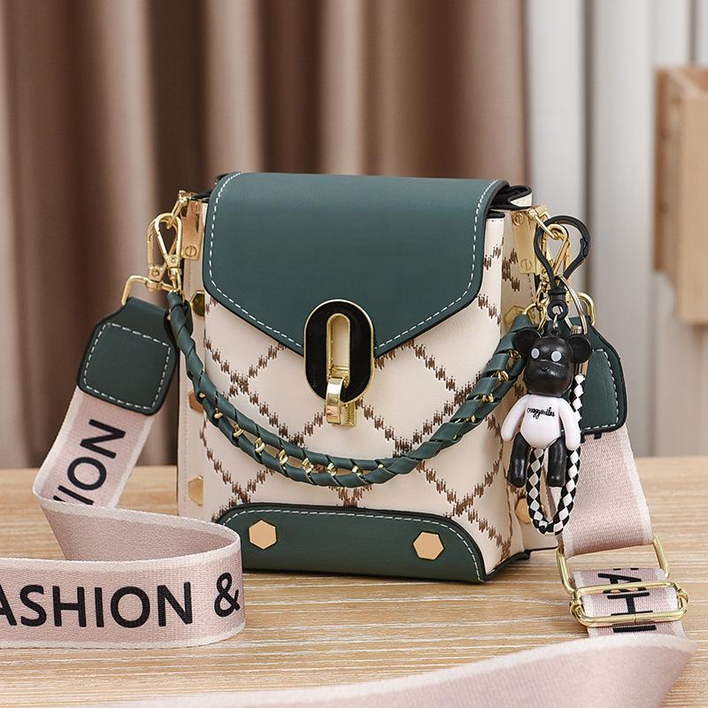 Bag Women's Shoulder Messenger Bag 2025 New Fashion Small Square Bag Pvc Mobile Phone Bag Large Capacity Portable Women's Bag Tide