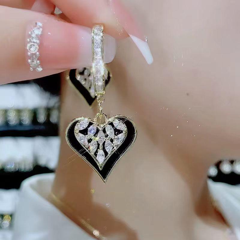 S925 Серебряная булавка с черным камнем и полыми любовными серьгами из цирконового сплава