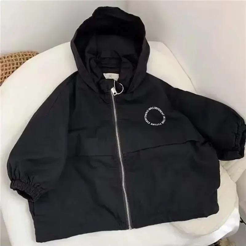 Детская ветровка с капюшоном и буквами для мальчиков и девочек, красивое пальто для весны и осени