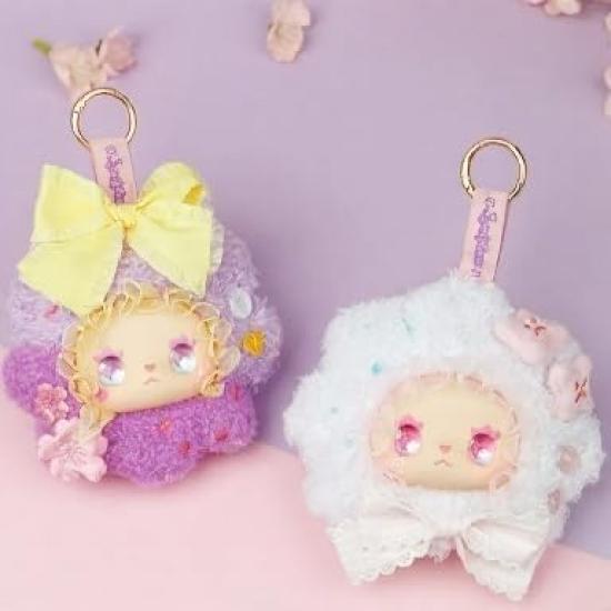 [LIILA TOYS] Плюшевая игрушка из серии Shin Shin Karei Оригинальная, Свежий аромат Милый талисман 12 см с кружевными оборками и большим бантом Идеально подходит для
