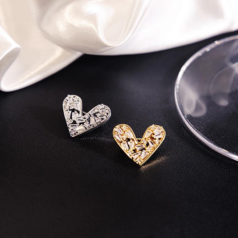 Love Pin, Anti-Light Buckle, Heart-Shaped Brooch, Women'S High-End Simple Fixed Clothes Simple Accessories
