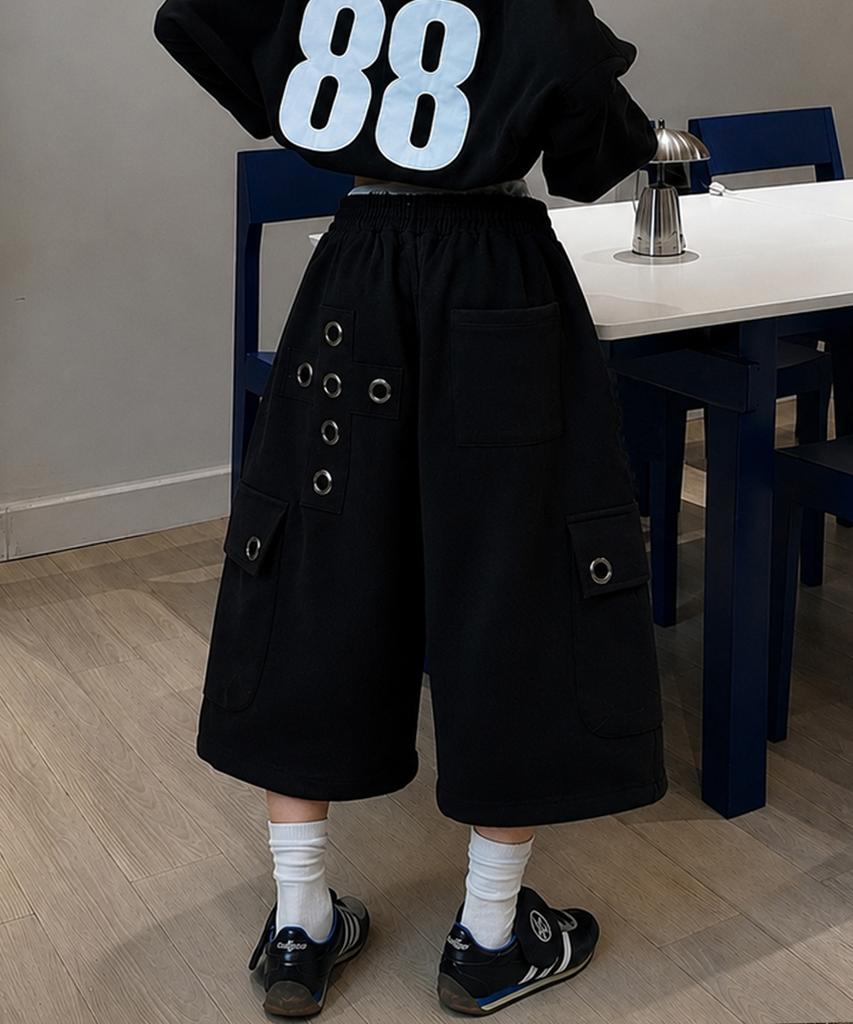 EASY NO EASY Cross Eyelet Bermuda Sweatpants - Black